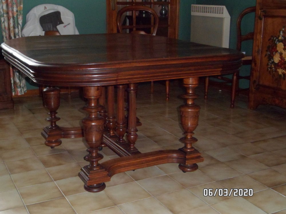 Table style Henri II Meubles