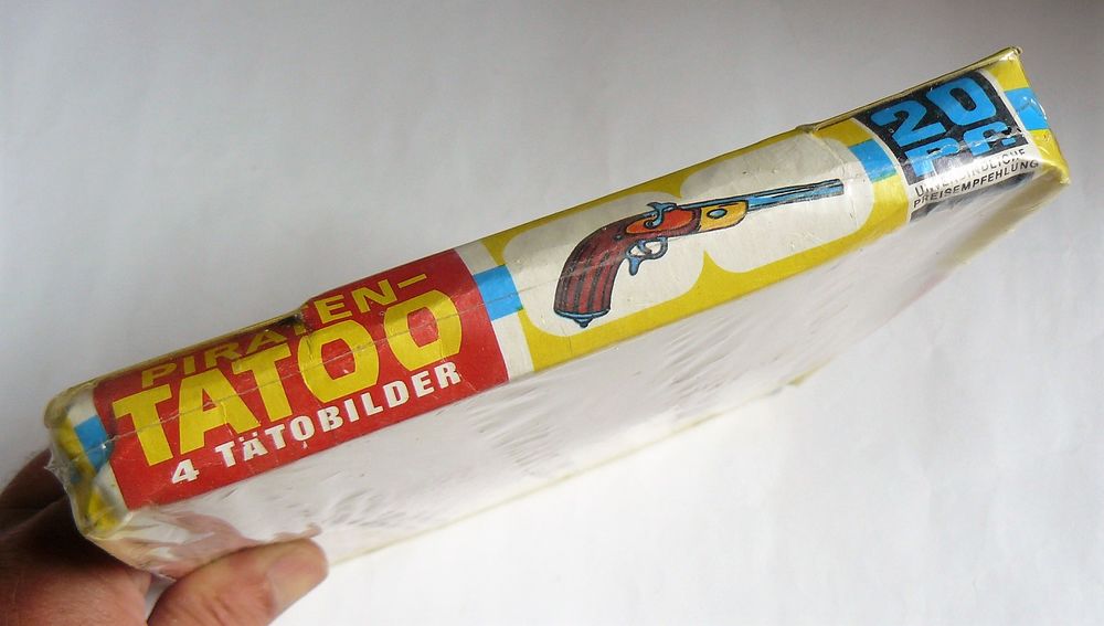 Boite Piraten Tattoo compl&egrave;te - 100 pochettes - Tatouages 
