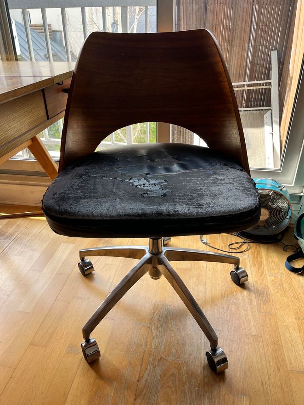 Bureau/coiffeuse avec miroir int&eacute;gr&eacute; + chaise Meubles