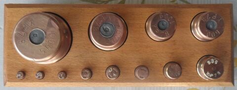 Coffret de 12 poids en cuivre
en super �tat 40 Castries (34)