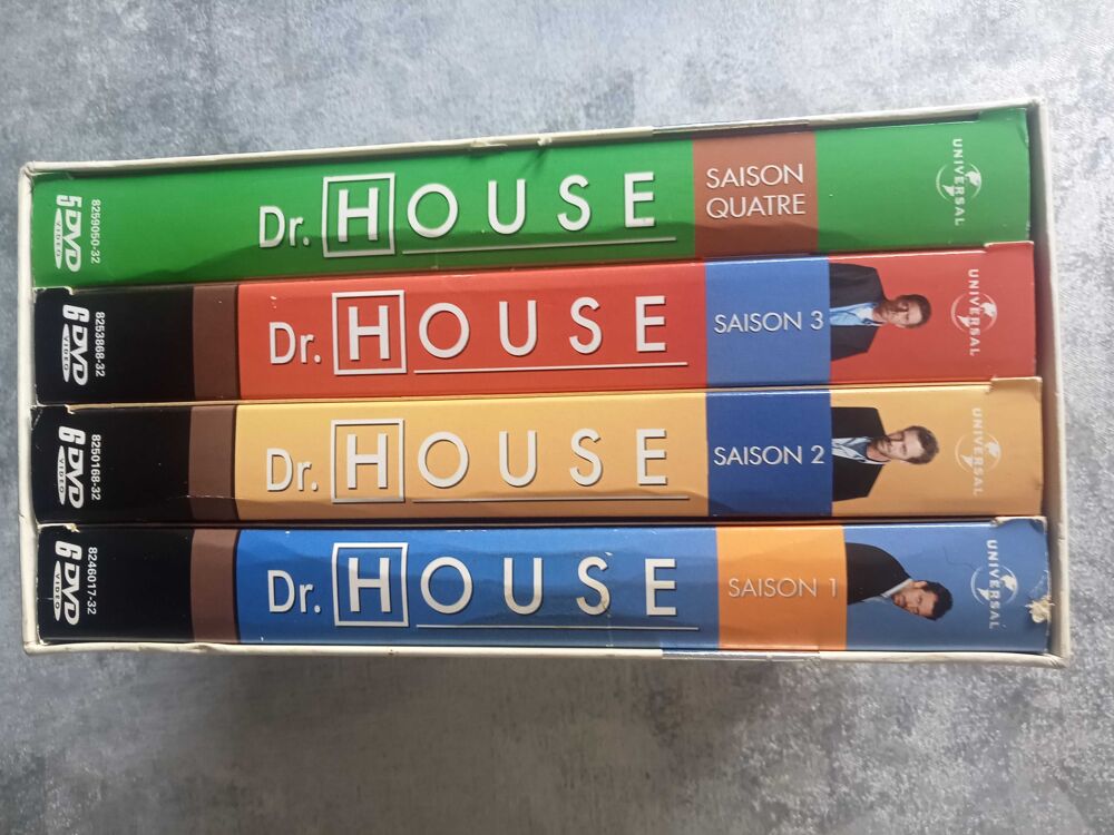 COFFRET Dr.HOUSE SAISON 1 &agrave; 4 DVD et blu-ray