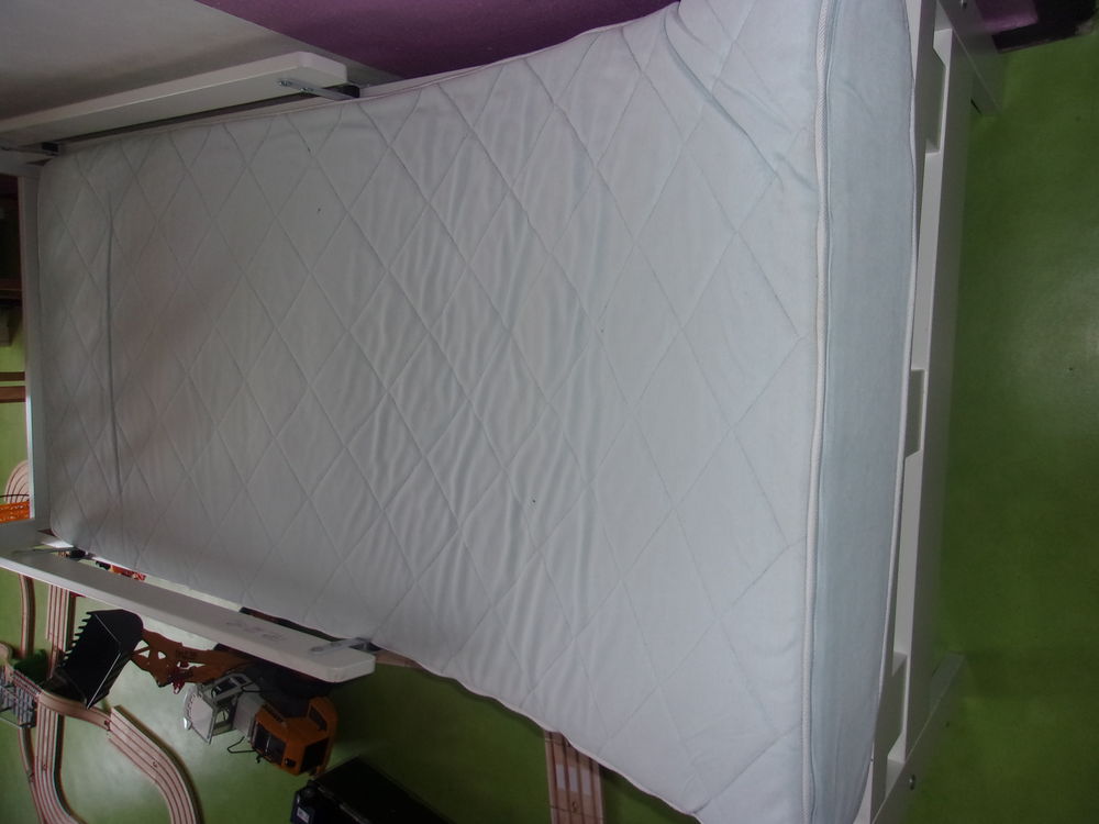 LIT ENFANT 1.60M X 0.70 M
TRES BON ETAT
Mobilier enfants