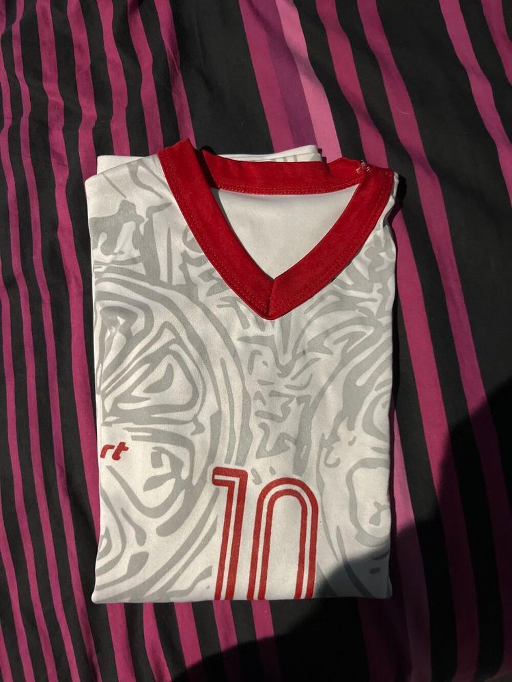 Maillot de la Tunisie blanc numero 10 taille enfant en bonne &eacute;tat Vêtements enfants
