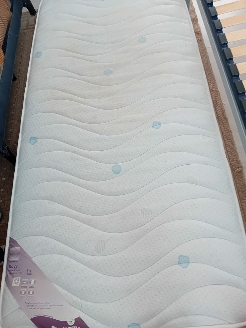 Vendre lit sommier matelas en bon &eacute;tat. Mobilier enfants