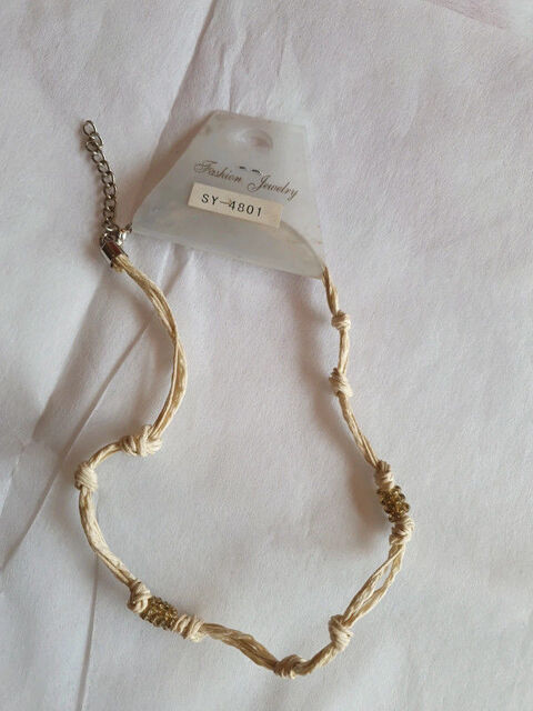 collier beige 2 Aubvillers (80)