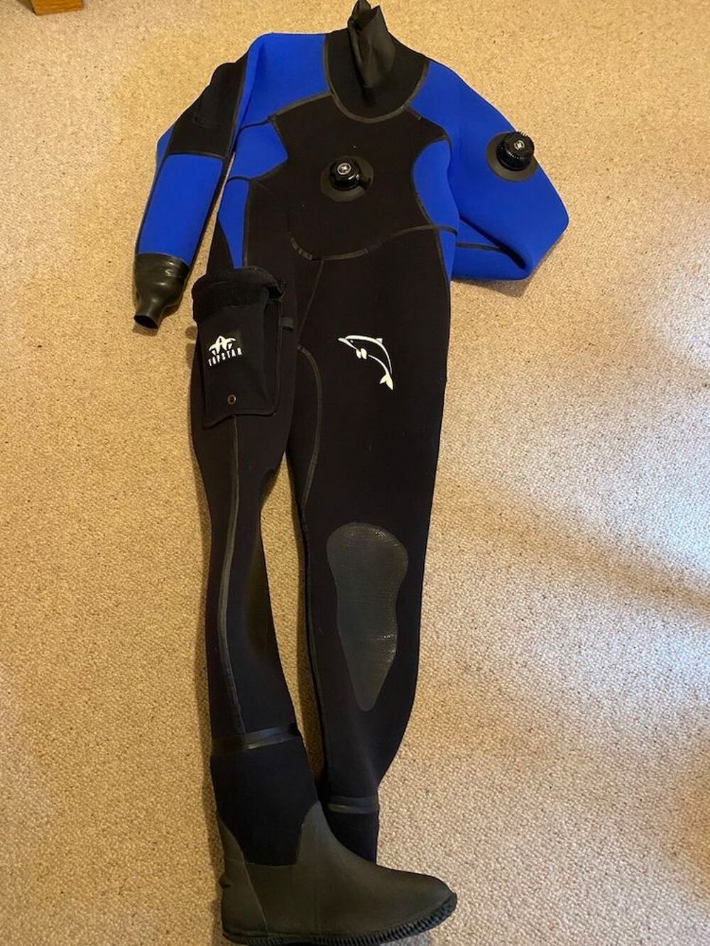 Combinaison de plong&eacute;e &eacute;tanche neuve (moins de 10 plong&eacute;es), Vêtements