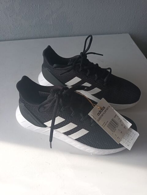   Chaussure Adidas noir Taille 38 
