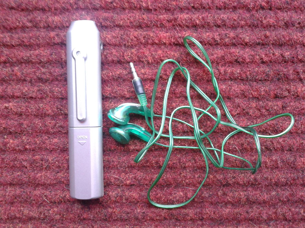Mini Radio Et Torche (Lumineuse) PS-200 Audio et hifi