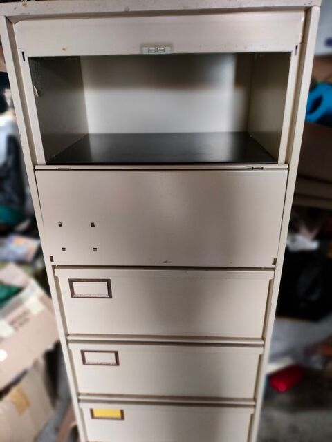  meuble de rangement industriels anciens � 5 clapets 30 Vertou (44)