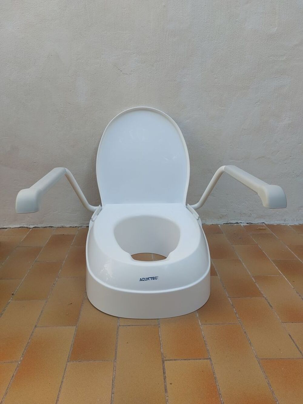 R&eacute;hausseur de toilettes avec poign&eacute;es Meubles