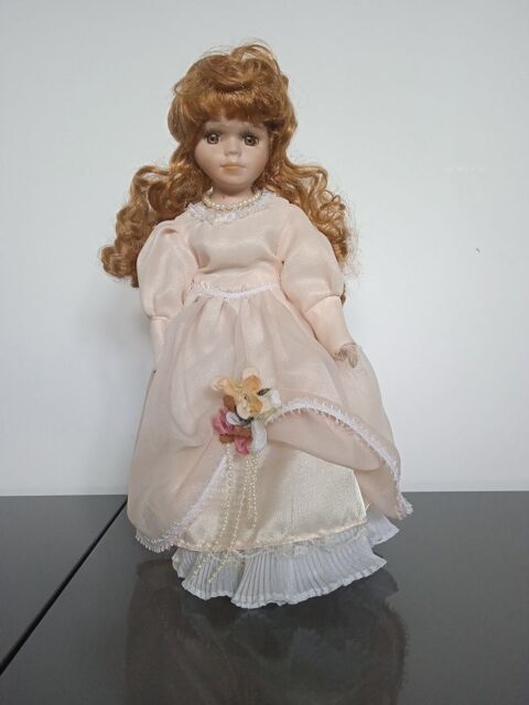 Poup�e ancienne de collection sur socle 15 Petit-Mars (44)