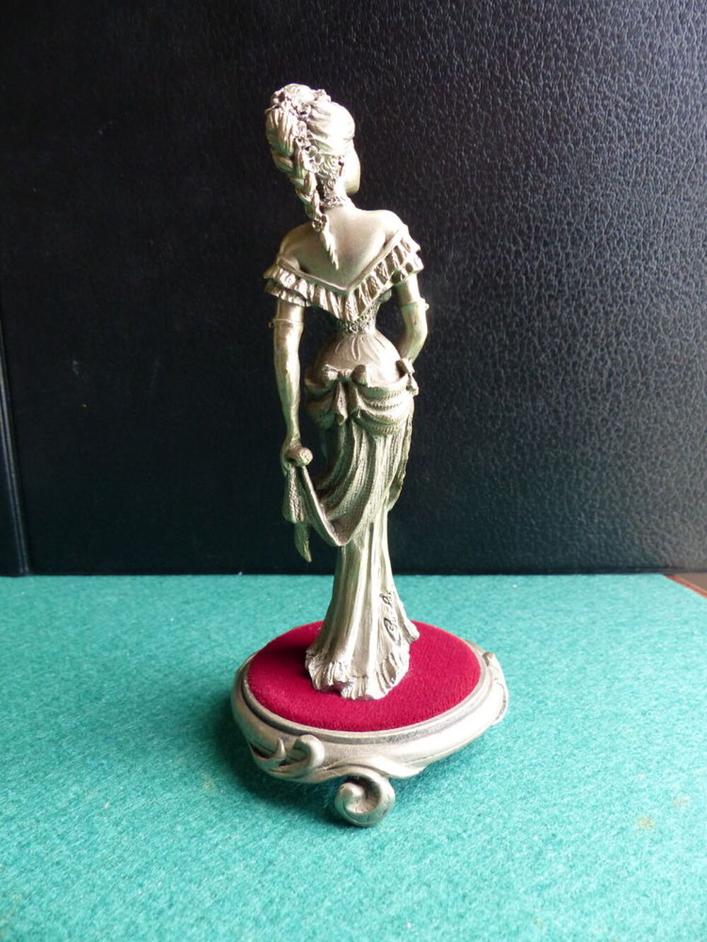 STATUETTE EN ETAIN Décoration