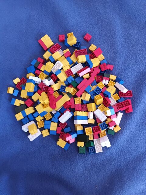 Petits LEGO en vrac 200 pieces 15 Toulon (83)