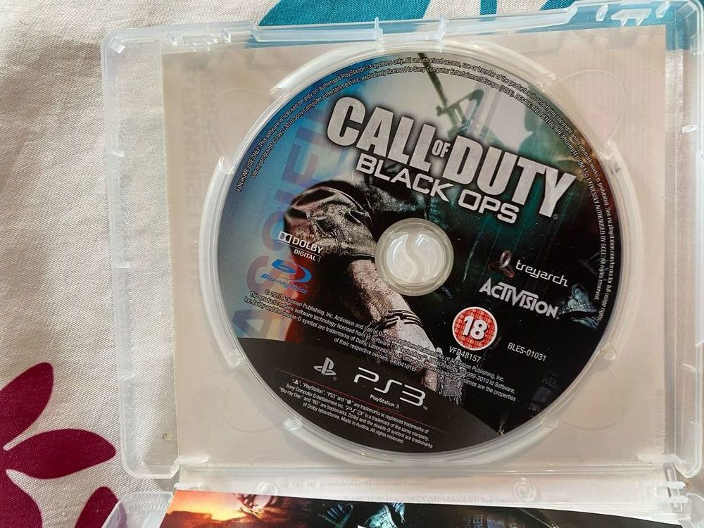 Prix n&eacute;gociable. Lot de 11 jeux PS2/3 (Call of Duty...) Consoles et jeux vidos