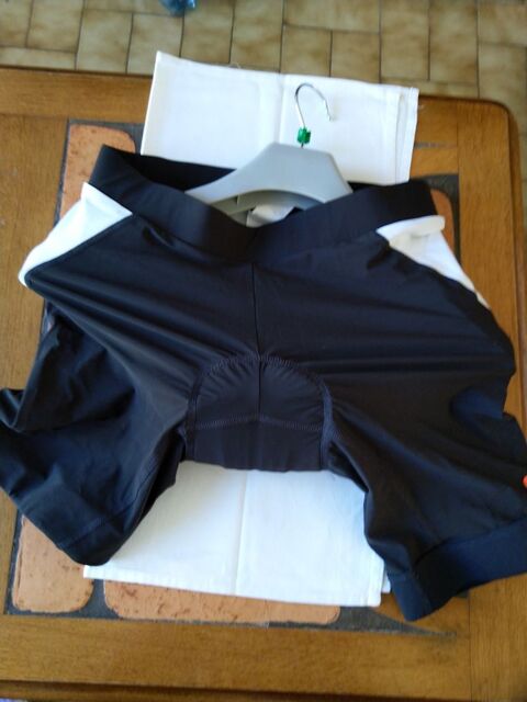 Cycliste court
15 Melun (77)