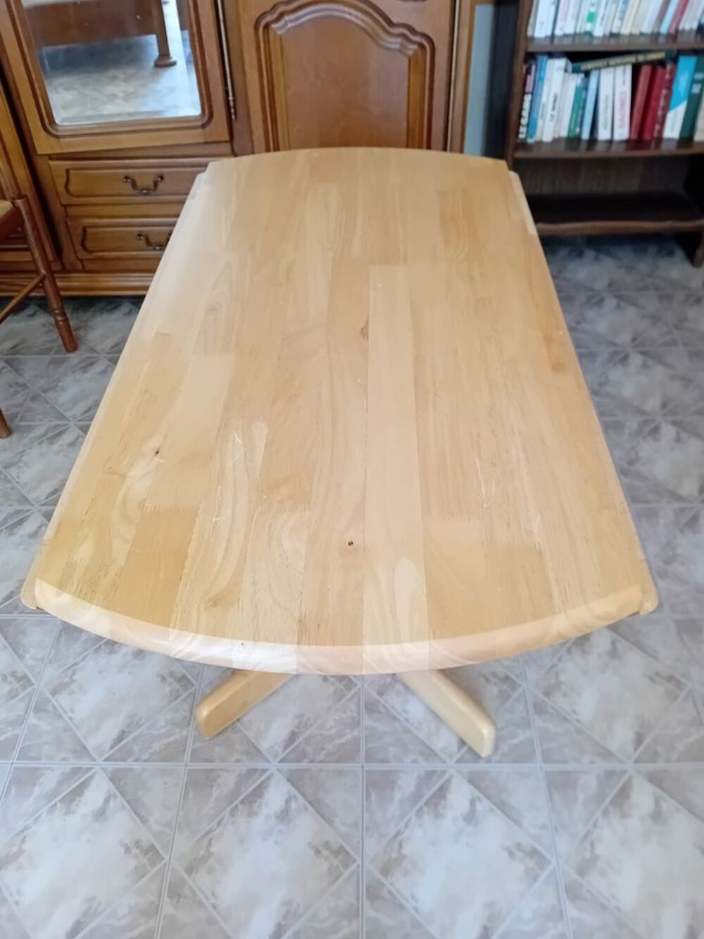 jolie table en pin massif Meubles
