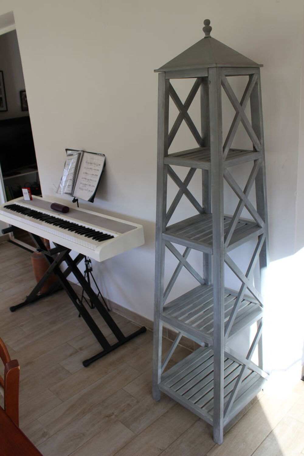 Belle etagere pyramidale bois veritable lub&eacute;ron Meubles