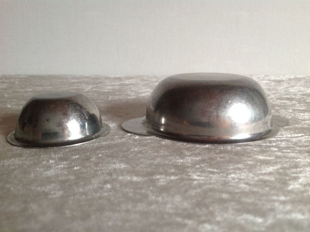 DEUX PETITES COUPELLES ANCIENNES EN INOX Envoi Possible
Cuisine