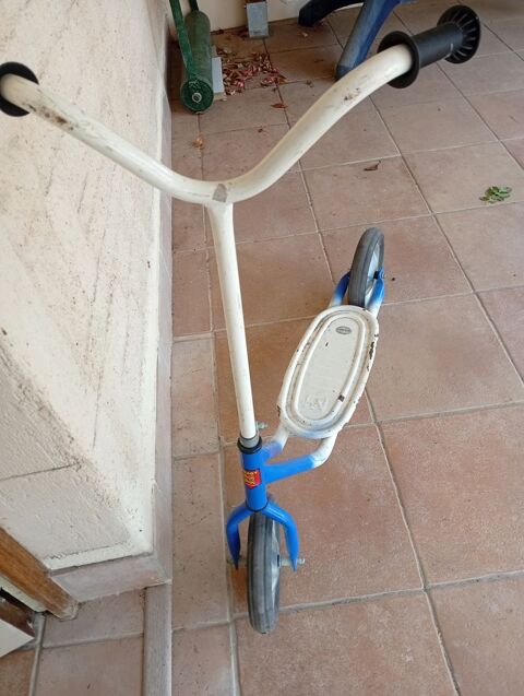 Trotinette  couleur bleu Colombelles (14)