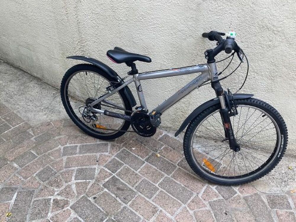 VTT rockrider 24 pouces enfant ( 8-12 ans) Sports