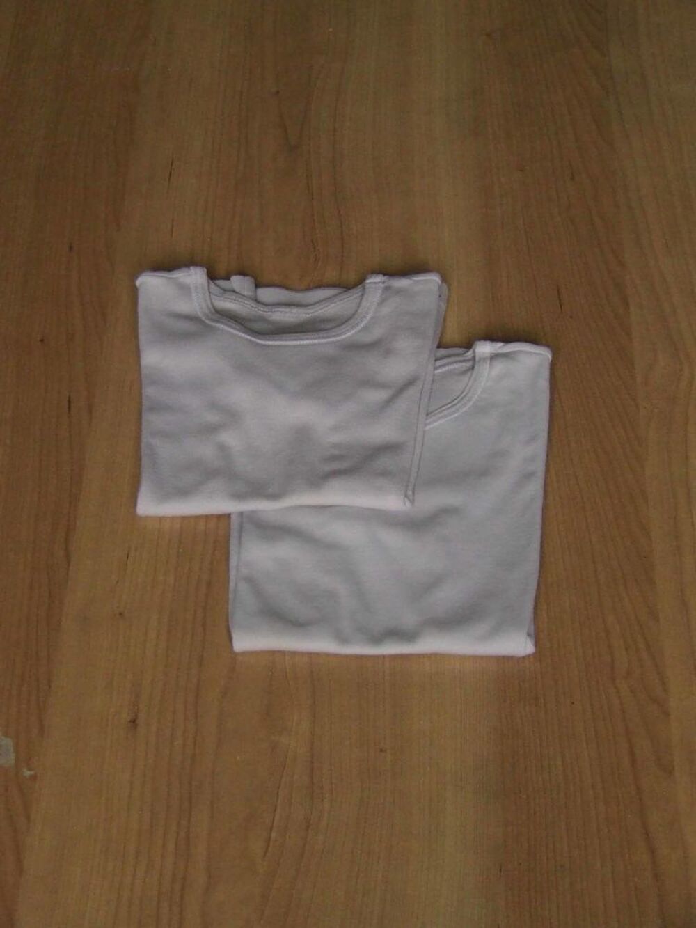 Lot 26, 2 tee-shirts manches courtes, 6 8 ans, TBE Vêtements enfants