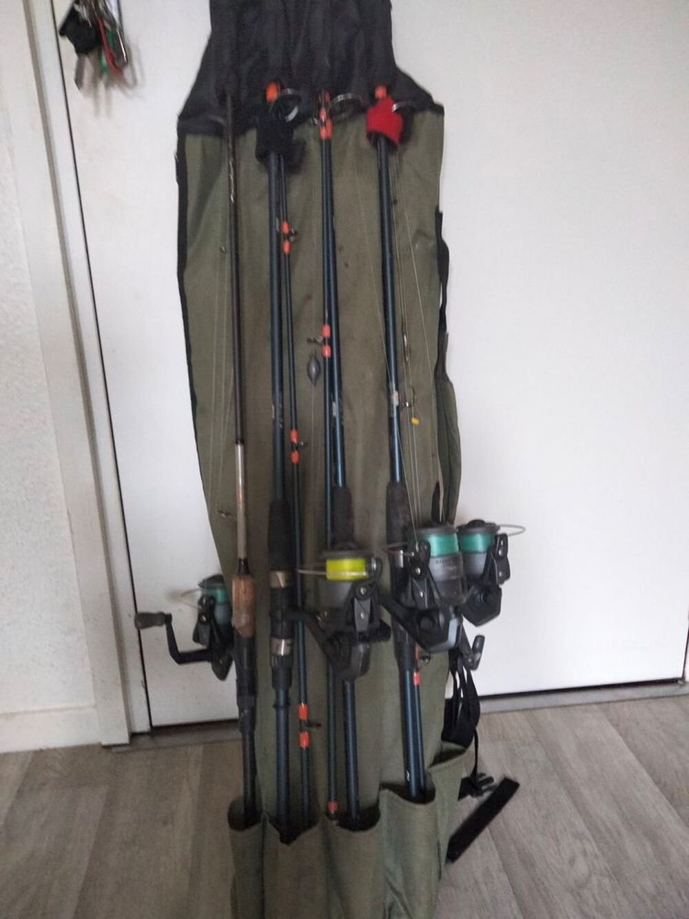 Lot canne &agrave; p&ecirc;che ? Sports