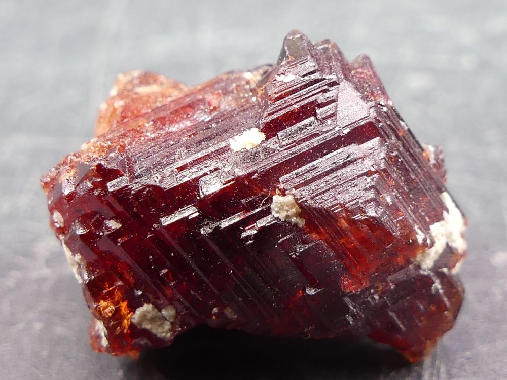 Grenat rouge "grav&eacute;" Spessartine , Shigar Valley 