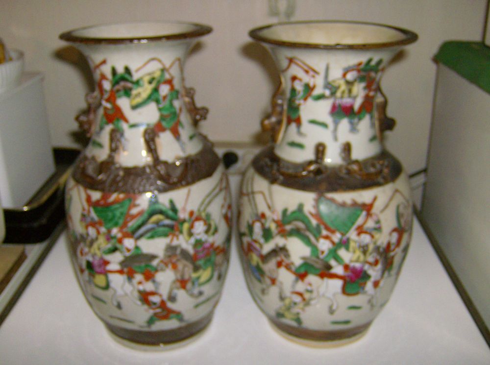 PAIRE VASES CHINE "" NANKIN""
PERIODE 1850 !!! Décoration