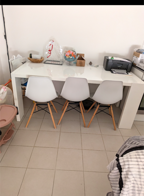 Table vernis blanche et chaises 130 Rognac (13)