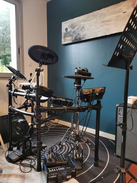 Batterie lec Roland TD-25 Full Pack + Ampli Roland PM-10
1890 Montpellier (34)