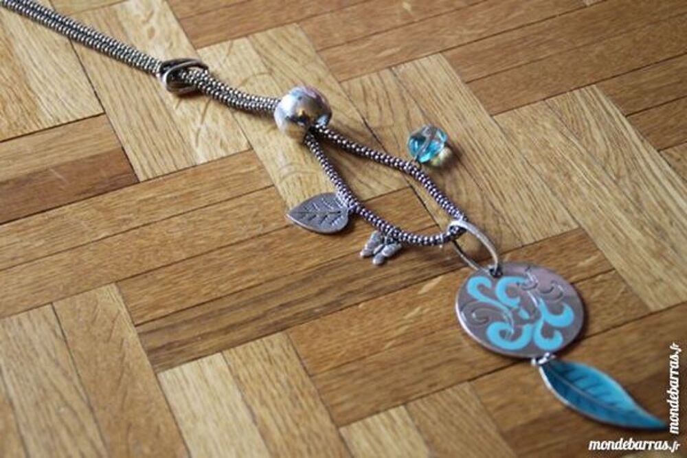 Collier long + pendentifs (28b) Bijoux et montres