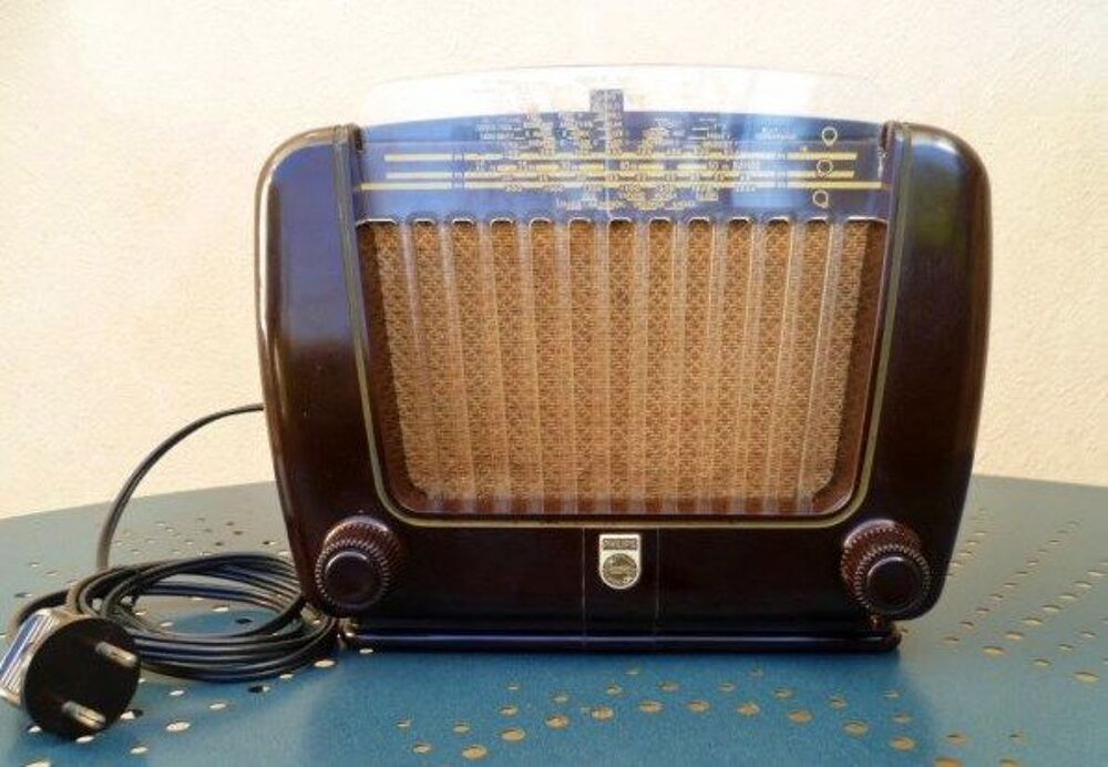 Poste de radio PHILIPS BF29OU en bak&eacute;lite vintage 50?s 