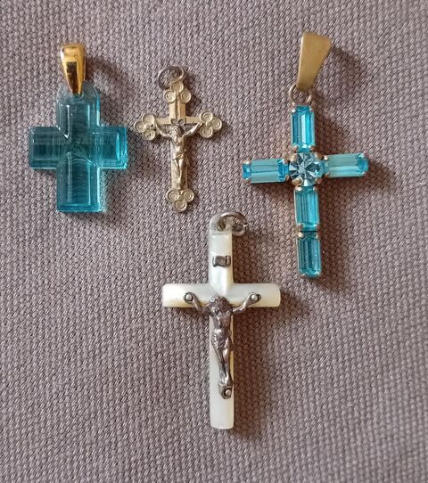 4 croix catholiques  50 Soisy-sous-Montmorency (95)