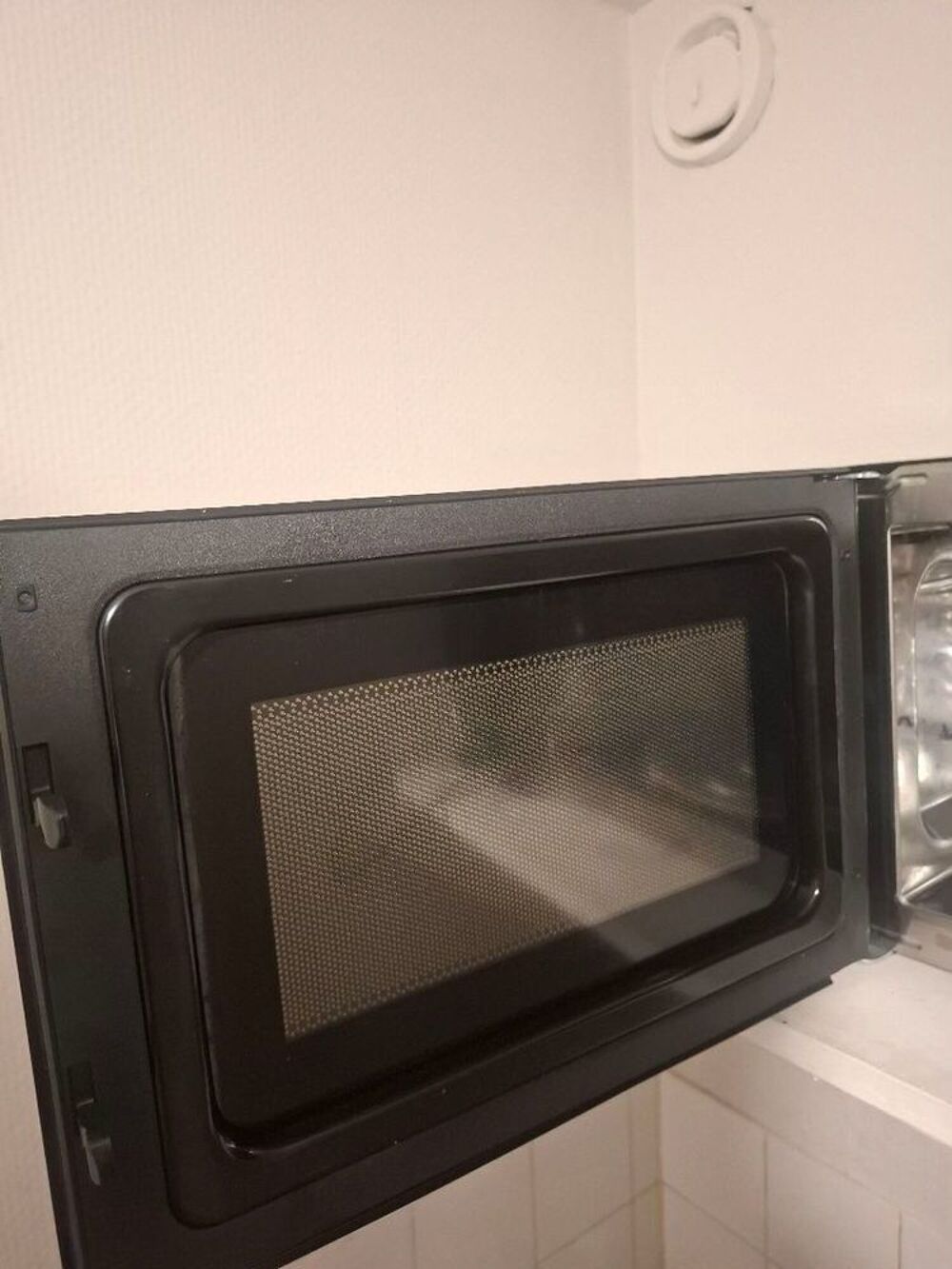 Four micro-ondes valberg Electroménager