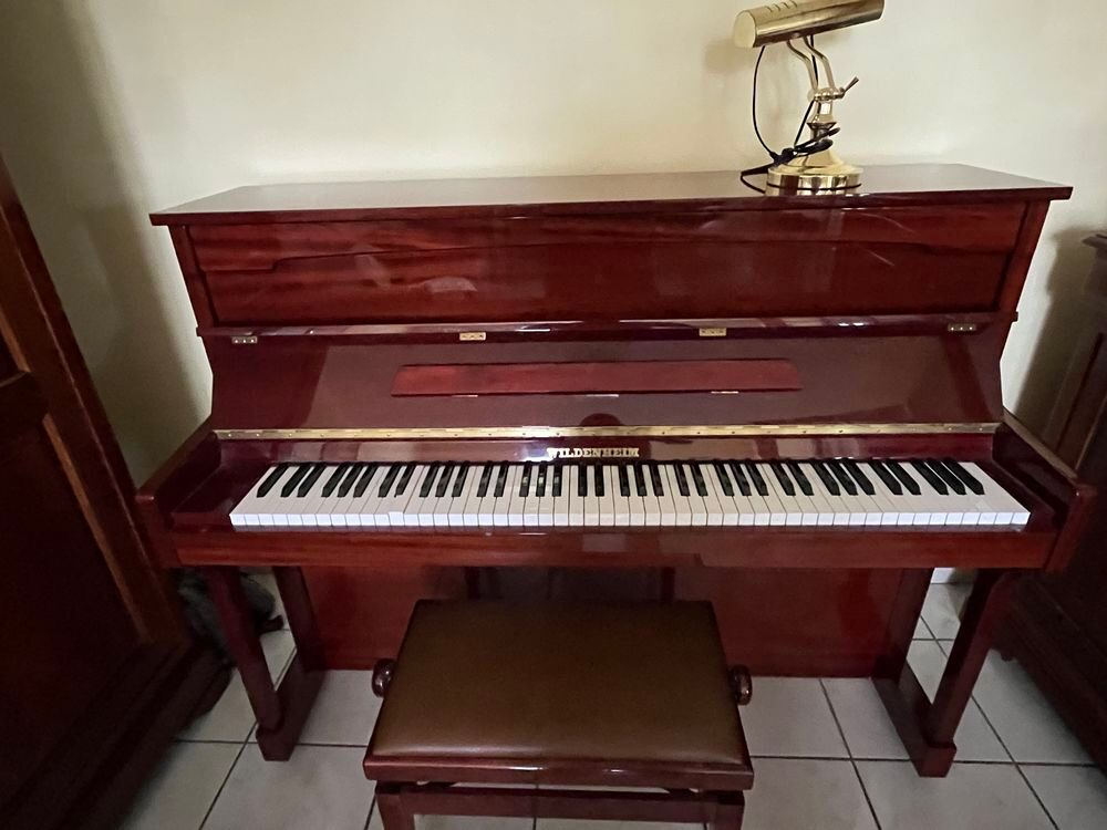 Piano droit bois verni Instruments de musique