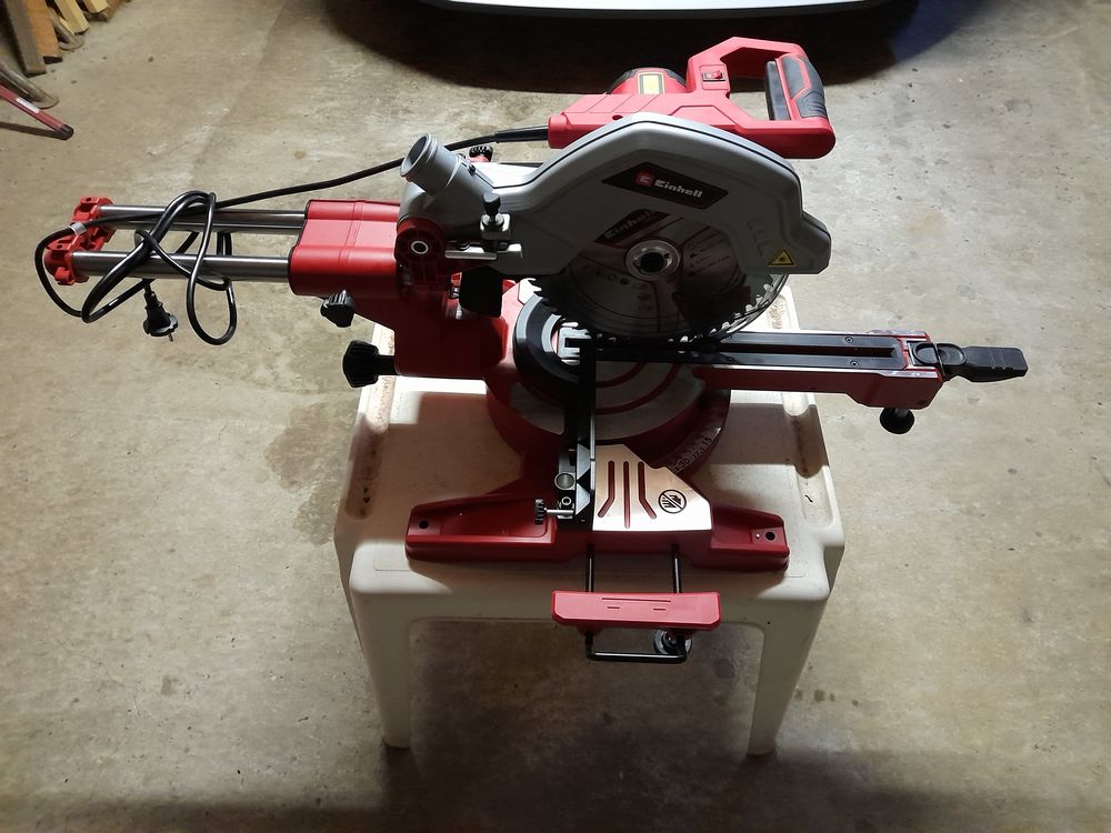 scie &agrave; onglet electrique Bricolage