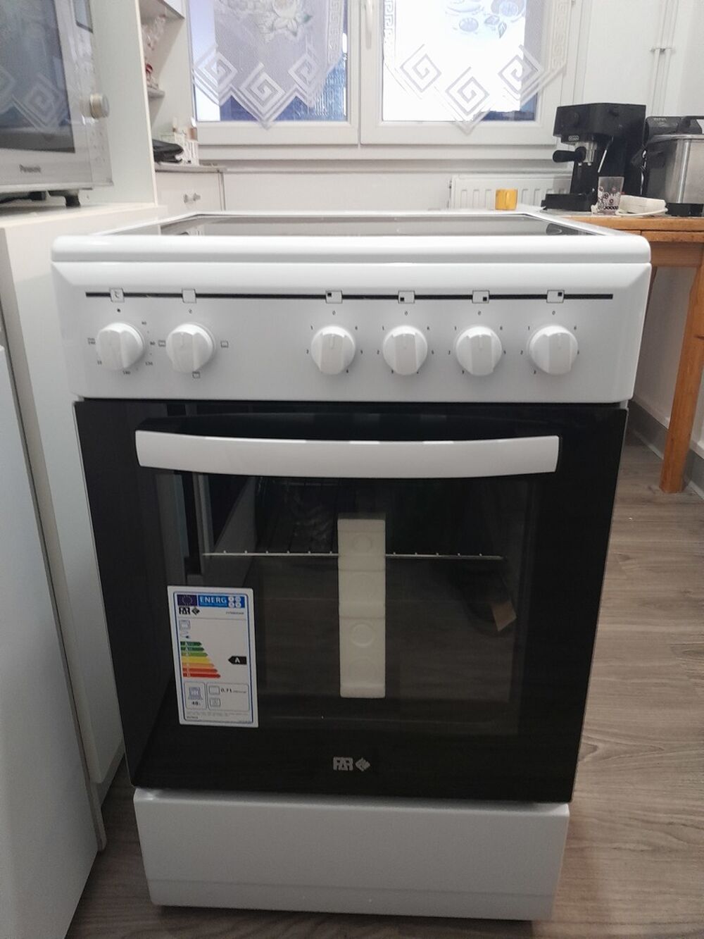 Cuisini&egrave;re &eacute;lectrique blanche avec four neuve Cuisine
