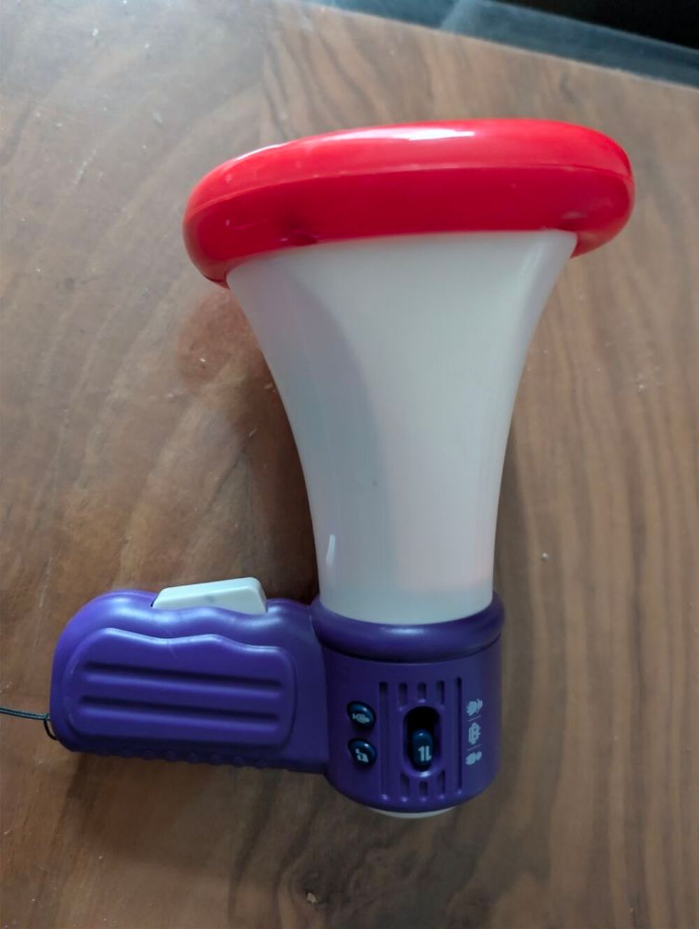 Haut-parleur changeur de voix HALLOWEEN avec hurlement pr&eacute; e Jeux / jouets