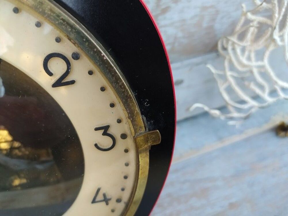 Pendule Murale Vintage G&eacute;nia Formica Noir et Laiton
