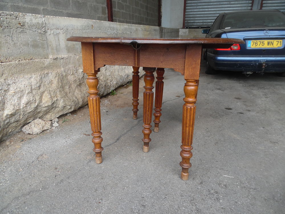 TABLE SIX PIEDS CINQ RALLONGES Meubles