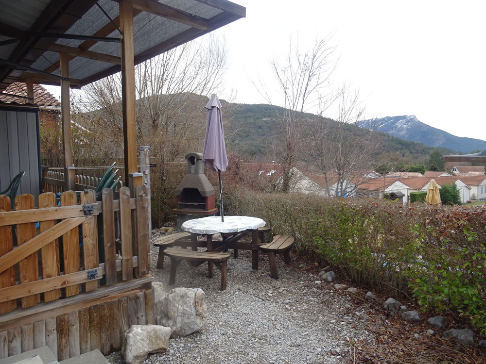 Vente Chalet Habitation lgre de type chalet avec terrasse couverte et non couverte dans parc rsidentiel Castellane