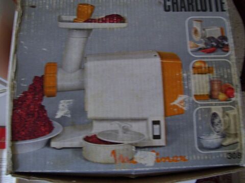 Robot Charlotte Moulinex Vintage
Avec hachoir rpes presse  50 Estres-Saint-Denis (60)