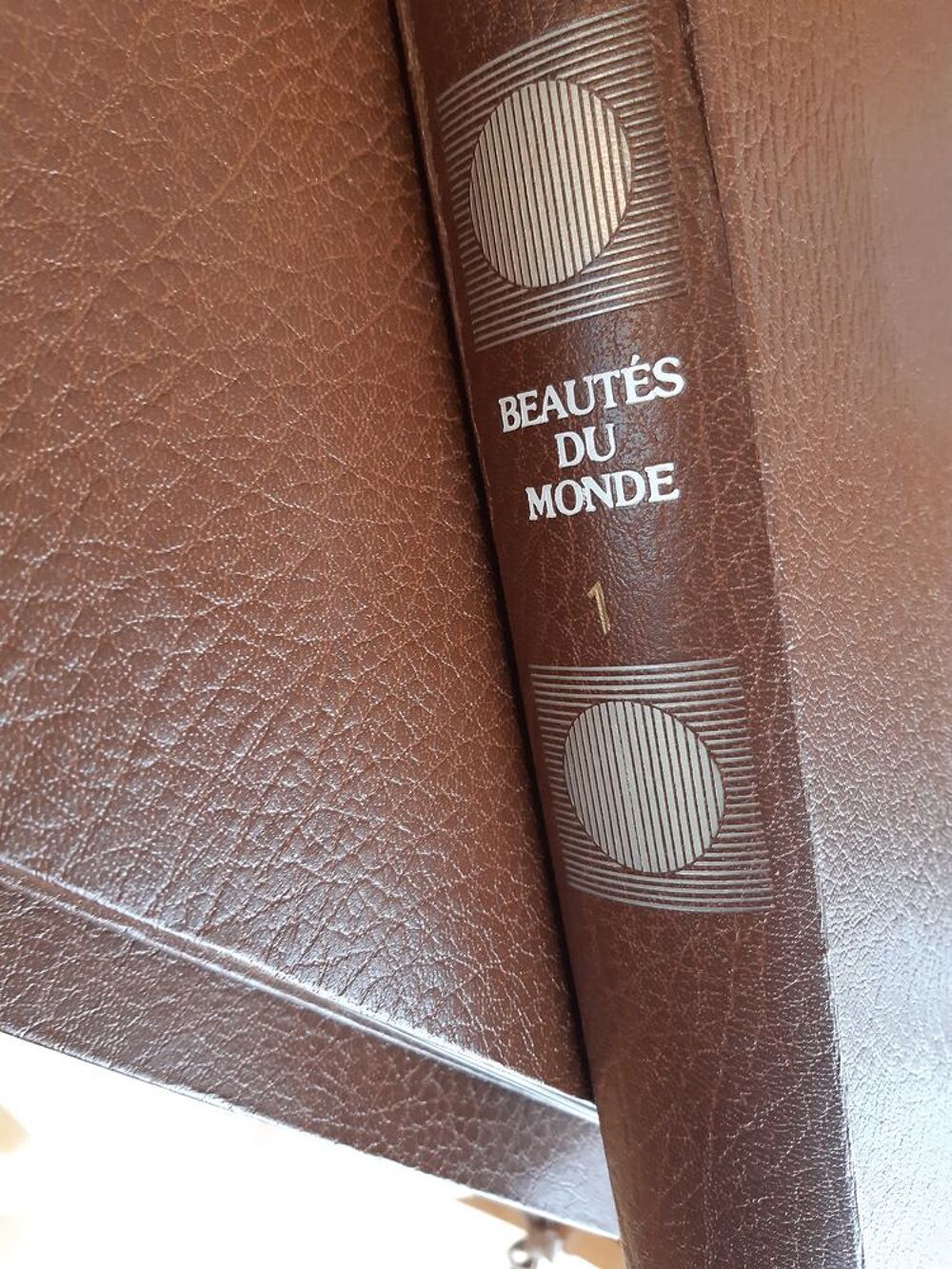 Beaut&eacute;s du Monde en 11 volumes
Livres et BD