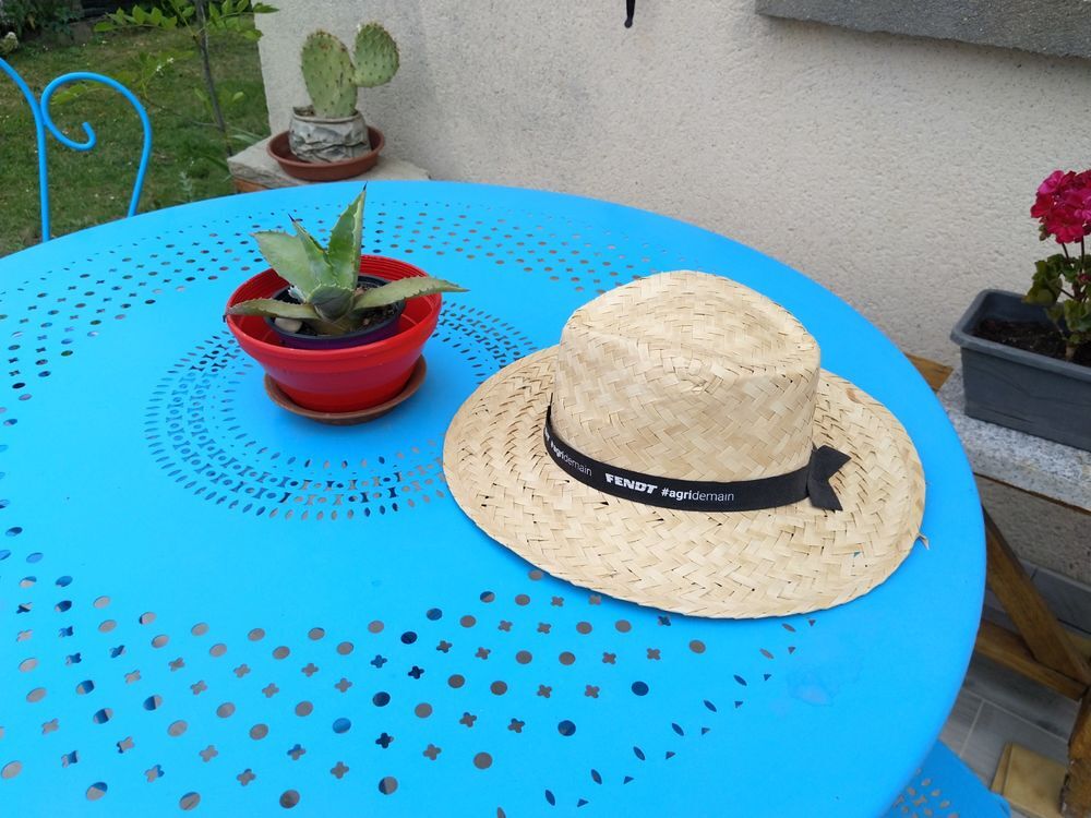 Chapeaux en paille
Maroquinerie