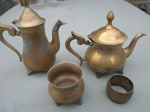 lot de petits pots a eau en laiton 10 Goincourt (60)