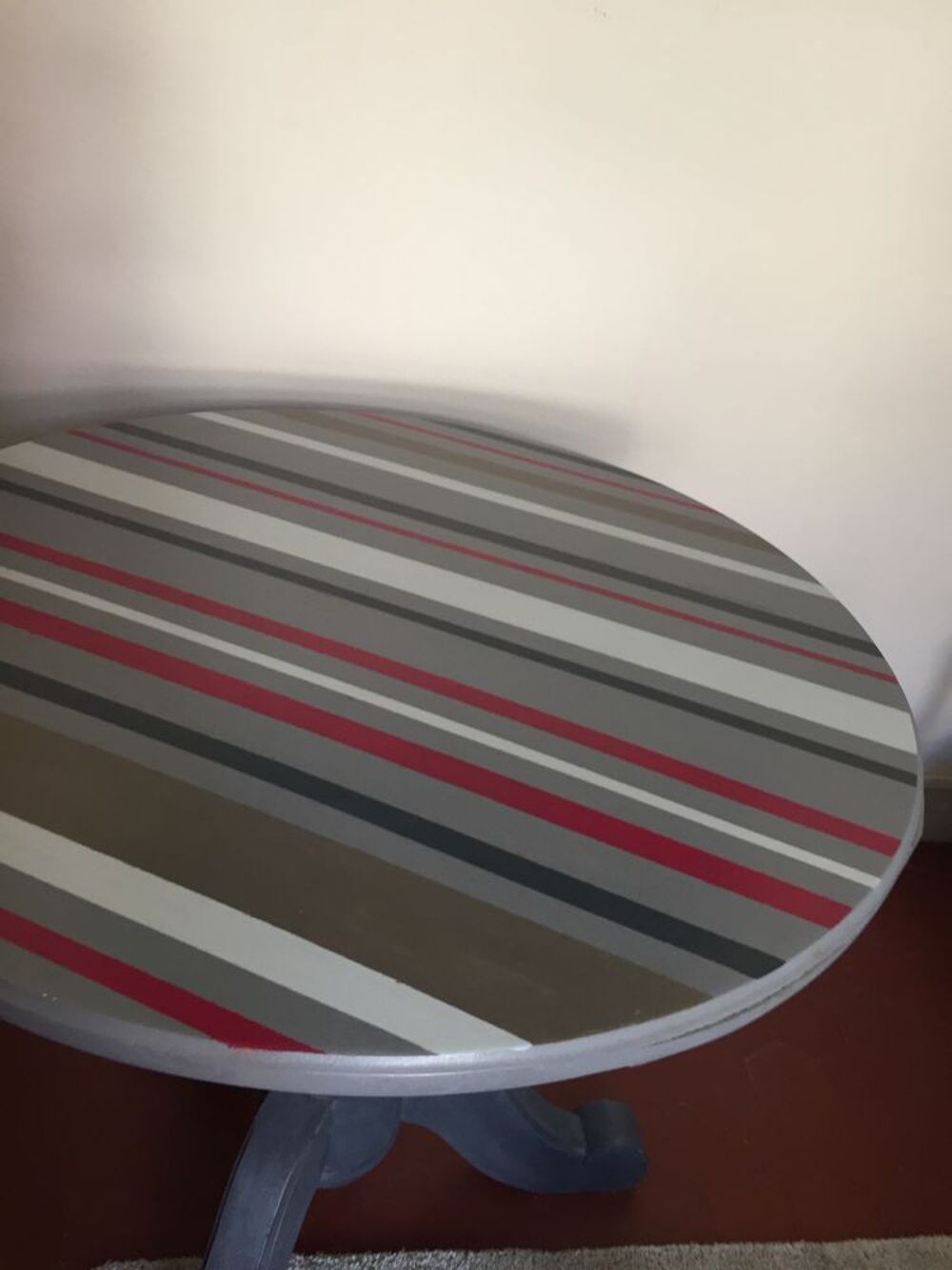 Table ronde avec pied central Meubles