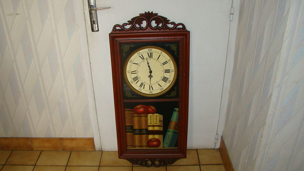 Grande pendule murale en bois vintage ann&eacute;es 1980 Décoration