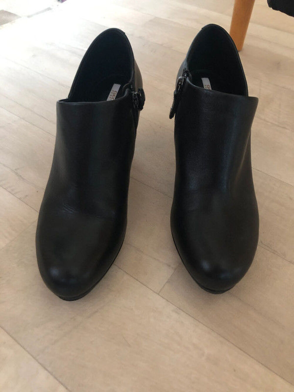 Bottines Geox cuir P38 neuves &agrave; 45 euros Chaussures