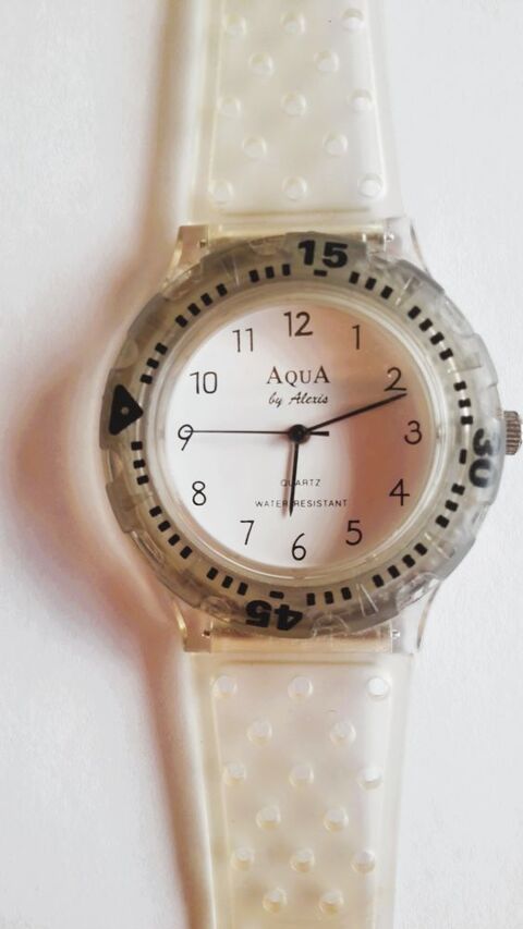 Montre SWATCH de collection Water Resistant 30m Unisexe 24cm Paris 12 (75)