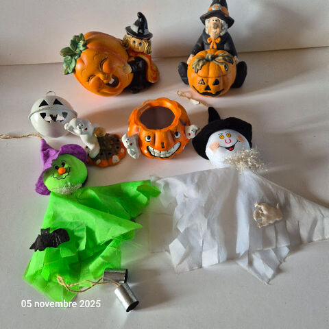 Lot de d�coration de potirons, fant�mes et de sorci�res      20 Saumur (49)